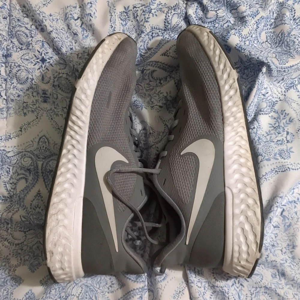 Nike Men's Revolution Shoe - Picture 4 of 7
